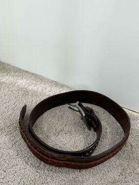 Brown leather men’s belt with stitching accents (fair condition)